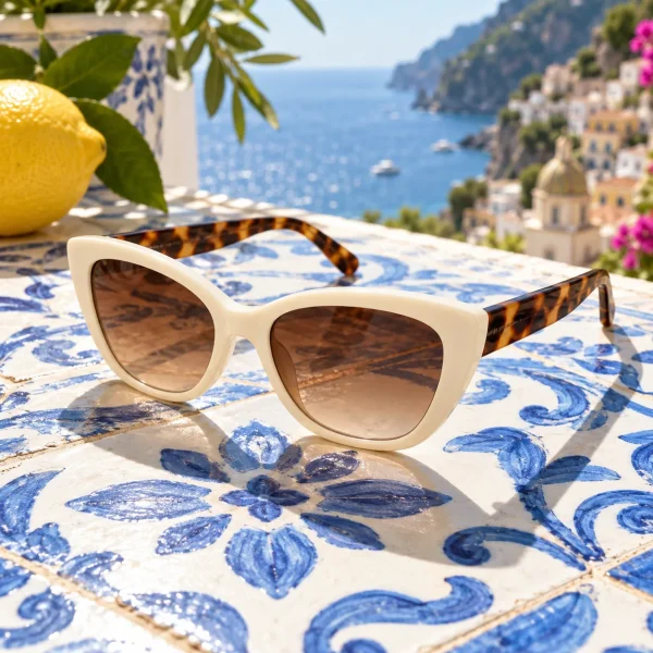 Occhiali da sole Capri cat-eye in acetato avorio con aste tartaruga